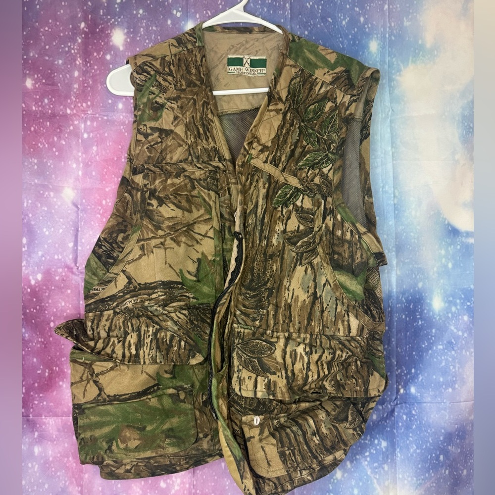 Men’s camo vest 🛍